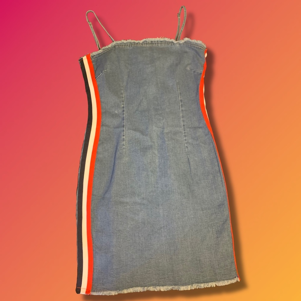 Windsor Store MEBON by Machine Jeans Denim Dress with Side Striping Detail 💙❤️